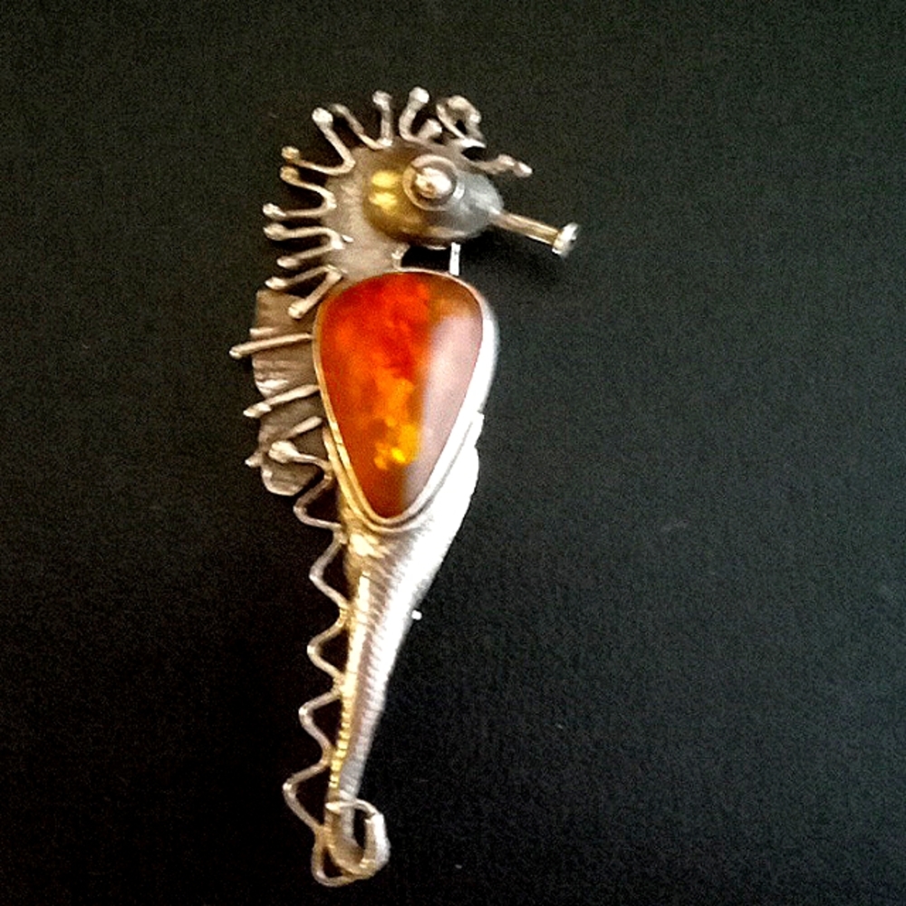 *Sold Sold* ANTIQUE SILVER AND AMBER SEAHORSE PIN/PENDENT - Picture 1 of 8